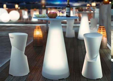 Mange debout lumineux design de qualité chez KSL LIVING Table bar