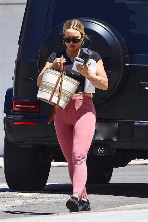 Curvy Ass Hilary Duff Pink Leggings Hot Celebs Home