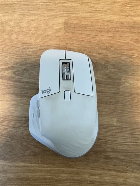 Any Idea How to Clean This Disgusting Mouse? : r/logitech