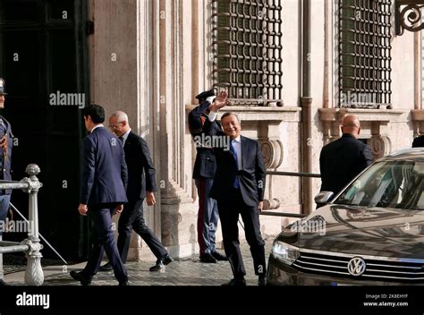 Giorgia Meloni Mario Draghi Palazzo Chigi Prime Minister Handov Hi Res