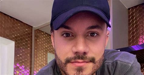 Ex Bbb Eliezer Faz Tatuagem Para Reality Show E Surpreende F S