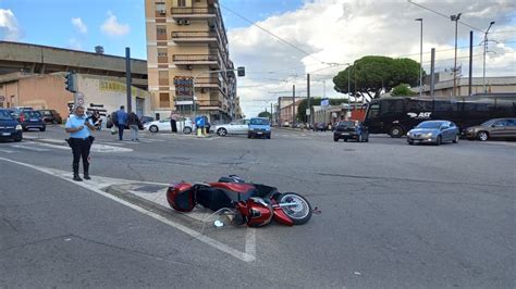 Incidente In Via Bonino Scooterista Investe Altro Scooterista E Fugge