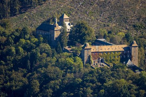 Luftaufnahme Schnellenberg Burganlage Der Veste Burghotel