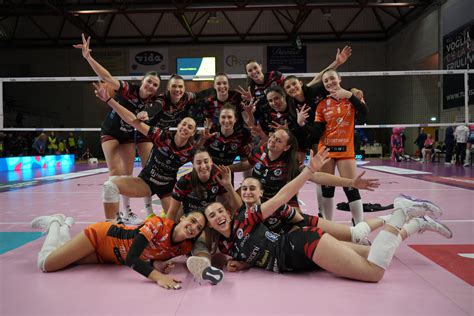 Volley A Femminile La Bartoccini Mc Restauri Perugia Mette A Segno Un