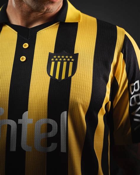 Camisa dos 133 anos do Peñarol é lançada pela PUMA Mantos do Futebol