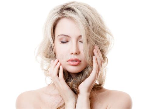 Belle Fille Blonde Longs Cheveux Bouclés Sains Photo stock Image du fermer regarder 31454192
