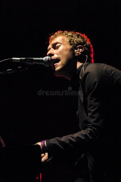 Live Concert Of Coldplay At The Arena Twisted Logic Tour The Singer