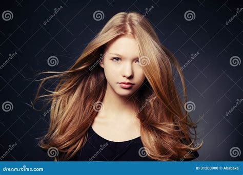 Beau Portrait De L Adolescence De Fille Photo Stock Image Du Normal