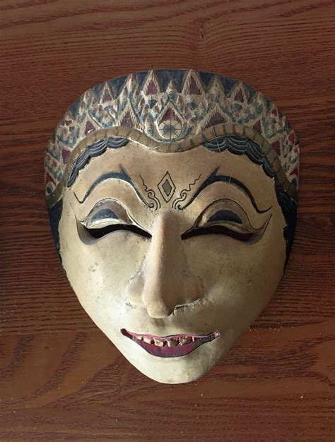 Classic dance mask from Java – Masks of the World