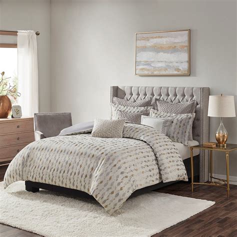 How to Select the Right Comforter and Bedding | Missouri Furniture