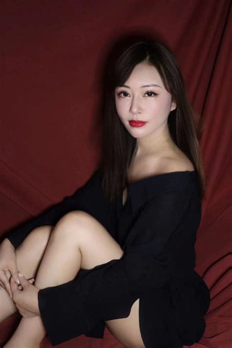 Yiyi - Nightlife Online, Chinese escort in Shanghai