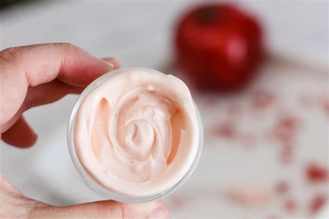 Diy Pomegranate Face Moisturizer Recipe For Anti Aging Barrier Repair