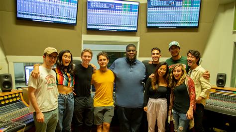 Top Pop/R&B/Rap Producer SaLaAM Remi Holds Workshop with Frost Students ...