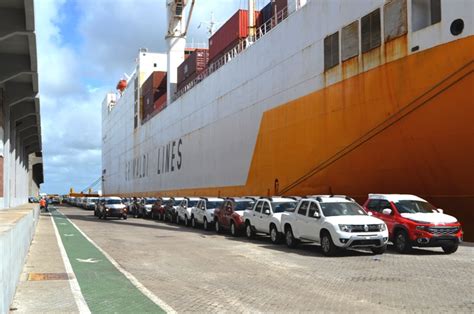 Uruguay Buque De Grimaldi Lines Transfiere Veh Culos Y