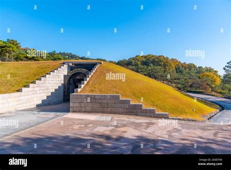 Tomb Of King Muryeong In Gongju Republic Of Korea Stock Photo Alamy