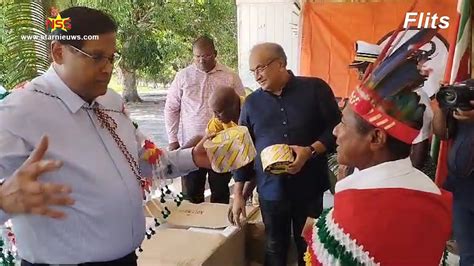 President Santokhi In Donderskamp Schenkt Buitenboordmotor En Opent