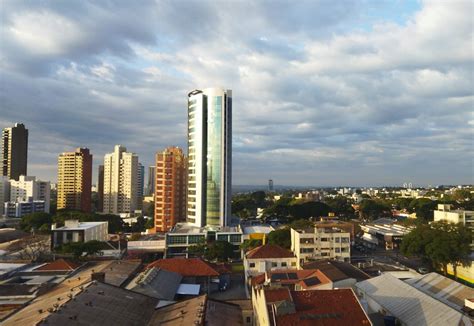 Quarta feira 19 tem previsão de sol muitas nuvens em Maringá