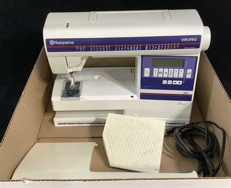 Lot Husqvarna Viking Freesia Sewing Machine