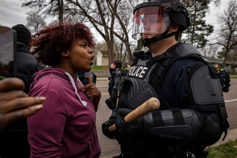 VÍdeo La Muerte De Un Afroamericano A Manos De La Policía Desata Una