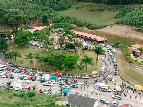 Caminhada Concursos E Baile Para Celebrar Os Anos Da Festa Do Caf