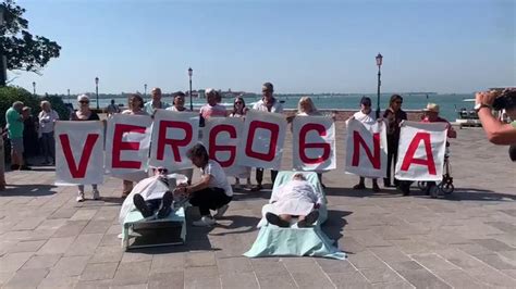 Venezia Un Ospedale Da Campo Come Forma Di Protesta Contro I Tagli