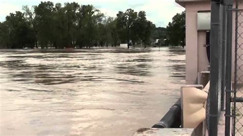 Flooding On Th White River At Batesville Arkansas 4 27 2011 Youtube