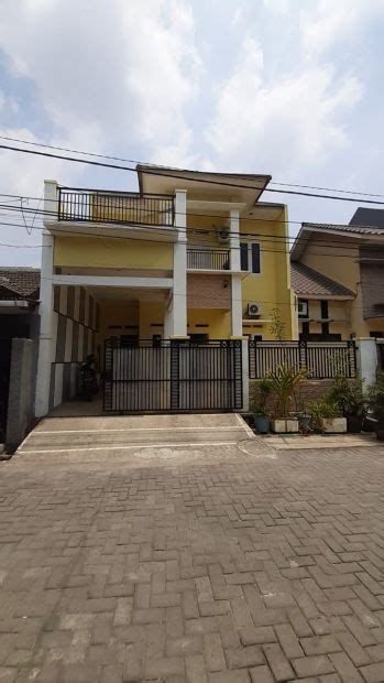 Rumah Dalam Komplek Perumahan Lantai Di Bintara Bekasi Jawa Barat