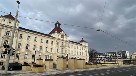 Bezirk Tulln Mann Verleumdete Polizisten Nun Stand Er Vor Gericht