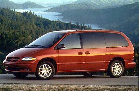 Dodge Caravan I История модели фотогалерея и список модификаций