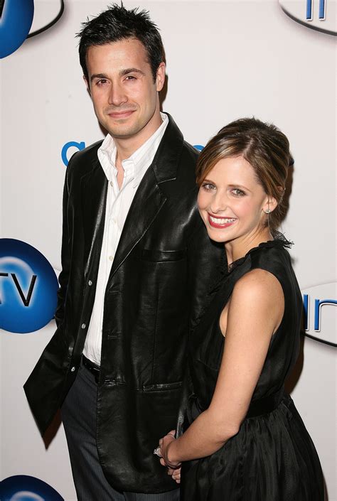 Freddie Prinze Jr. and Sarah Michelle Gellar, 2006 | Red Carpet PDA