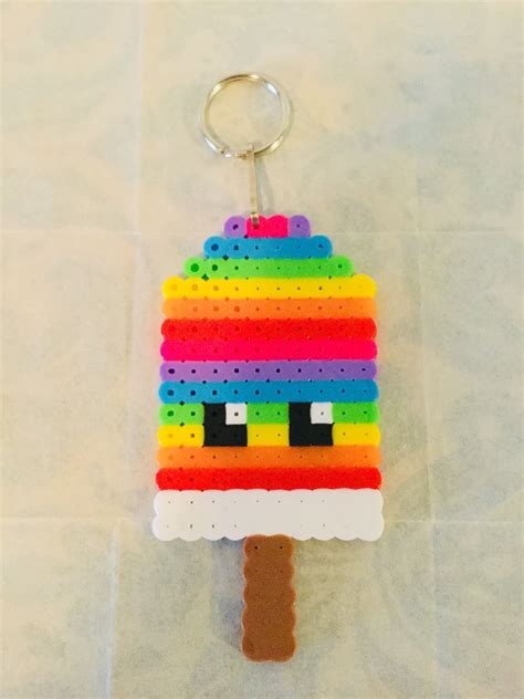 Pin di Clare Shumaker su Perler | Perline da stirare, Perline, Orecchini