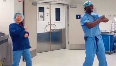 Doctor Tik Tok” Se Hace Viral En Redes Sociales Con Sus Bailes