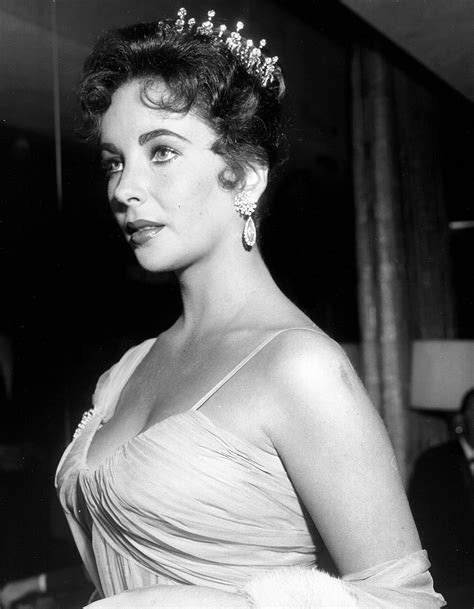 Elizabeth Taylor Les Plus Belles Robes Des Oscars Depuis 1952 Elle