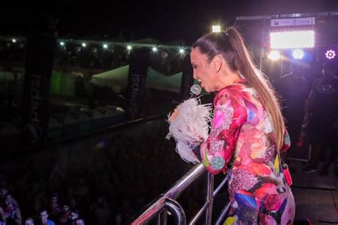 Ivete Sangalo agita o público seu show no Carnatal