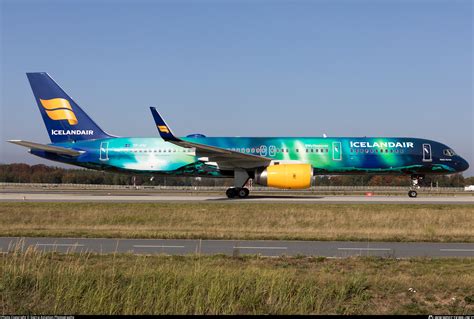 Tf Fiu Icelandair Boeing Wl Photo By Sierra Aviation