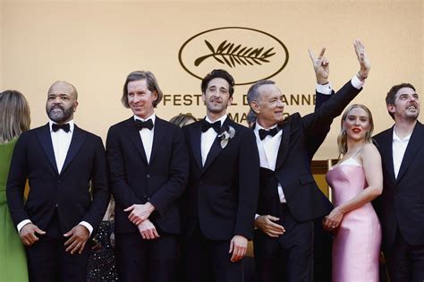 Scarlett Johansson Tom Hanks Light Up Cannes Premiere Of Wes Anderson