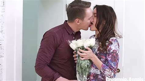 Jayda Diamonde And Roxy Raye Play With Huge Dildo