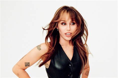 Miley Cyrus Signs With CAA