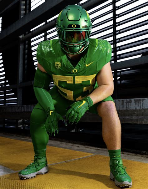 Oregon Football Ducks Unveil Uniform Combination For Rivalry Game