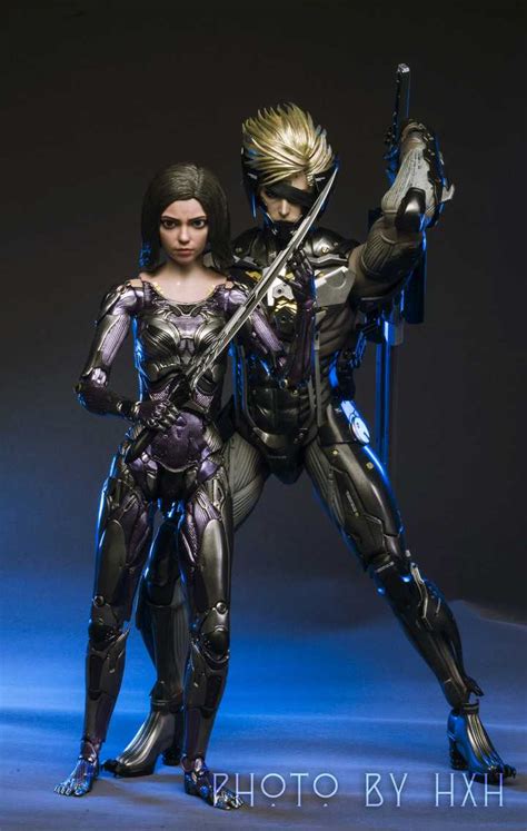 Hot Toys Raiden With Alita Figround