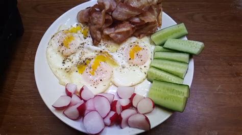 Tasty Ketogenic Eggs And Bacon Meal With Low Carb Keto Friendly Vegetables Youtube