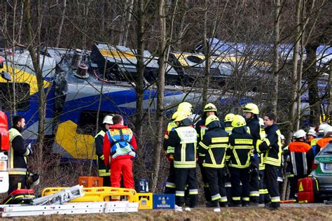 Baviera Incidente Frontale Tra Due Treni Regionali Morti E