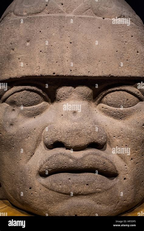 Olmec Stone Head Sculpture Hi Res Stock Photography And Images Alamy