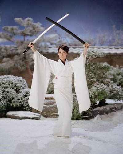 Lucy Liu holds swords aloft as O-Ren Ishii 2003 Kill Bill 8x10 inch ...