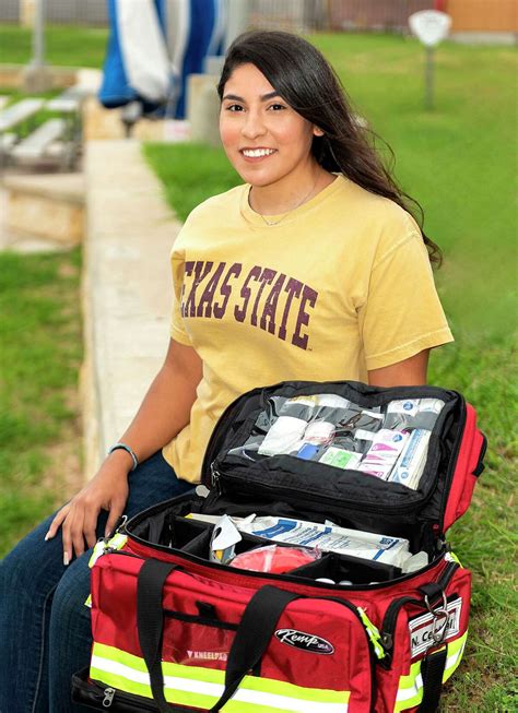 Pair of ACL tears push Torres into athletic training career