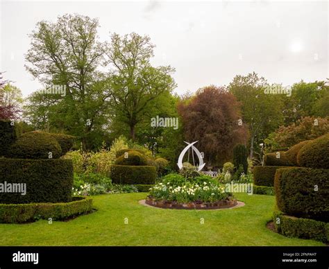 Gepflegter Garten Topiary Fotos Und Bildmaterial In Hoher Aufl Sung