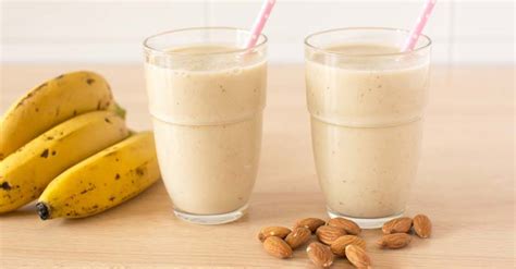 Batido De Plátano Y Almendras Una Receta Rápida Saludable