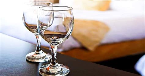 Pourquoi devez vous éviter dutiliser les verres des chambres dhôtel