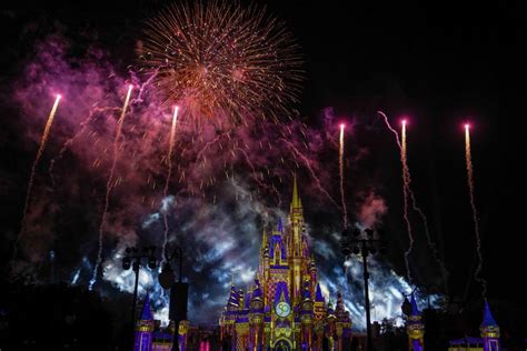 Photos Video New Disney Enchantment Fireworks Spectacular Premieres