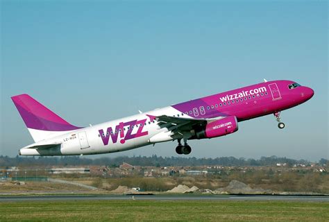 Avion Kompanije Wizz Air Ve Eras Prvi Put Polije E Iz Tuzle Za Be